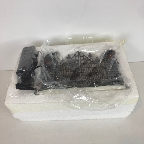 Dept 56 Halloween SPOOKY WROUGHT IRON GATE #4047599 Village Lighted Fence - Picture 3 of 10